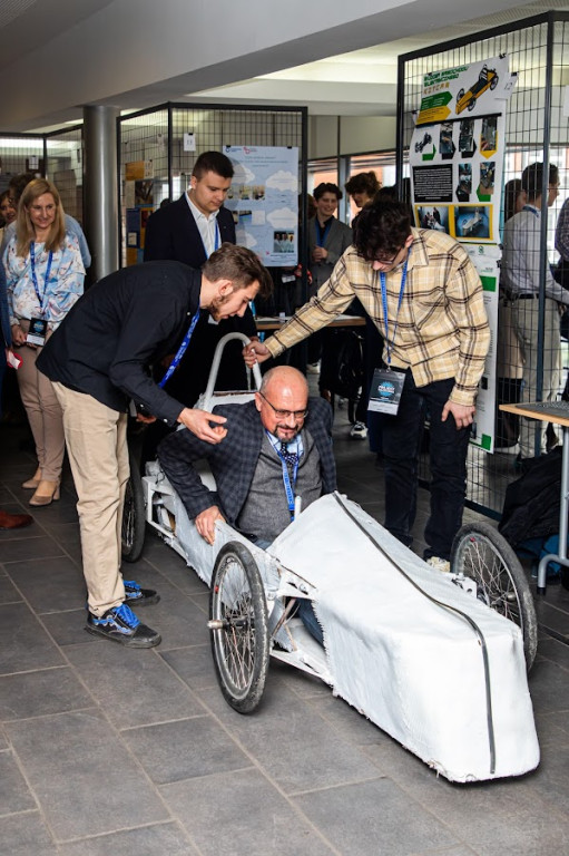 Uczniowie Sorbony zbudowali elektryczny bolid