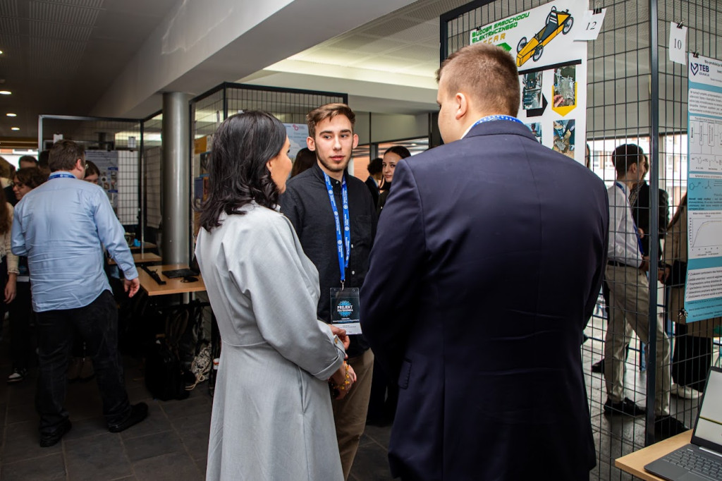 Uczniowie Sorbony zbudowali elektryczny bolid