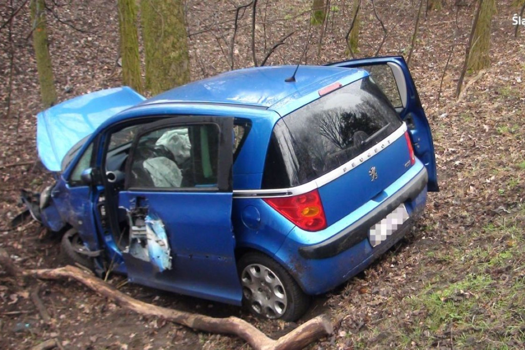 Zasnęła za kierownicą, wjechała w volvo i skodę