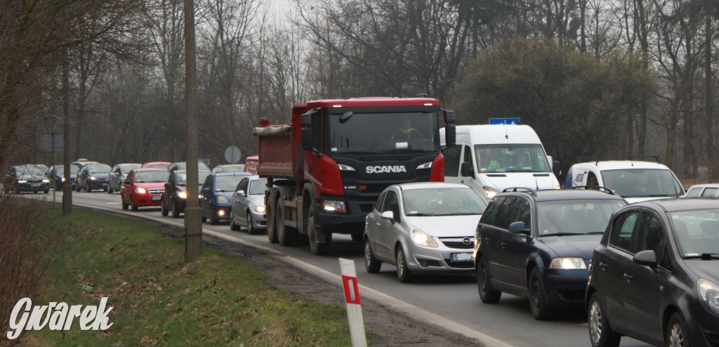 Tarnowskie Góry. Korkuje się na skrzyżowaniu z obwodnicą