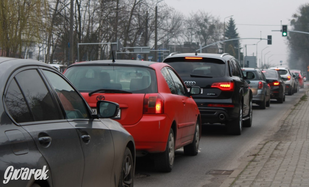 Tarnowskie Góry. Korkuje się na skrzyżowaniu z obwodnicą