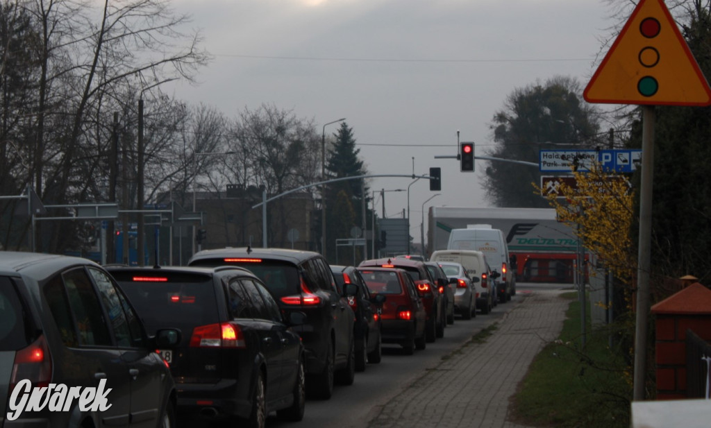 Tarnowskie Góry. Korkuje się na skrzyżowaniu z obwodnicą