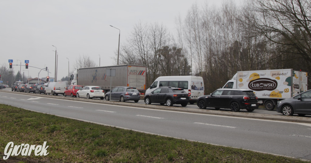 Tarnowskie Góry. Korkuje się na skrzyżowaniu z obwodnicą