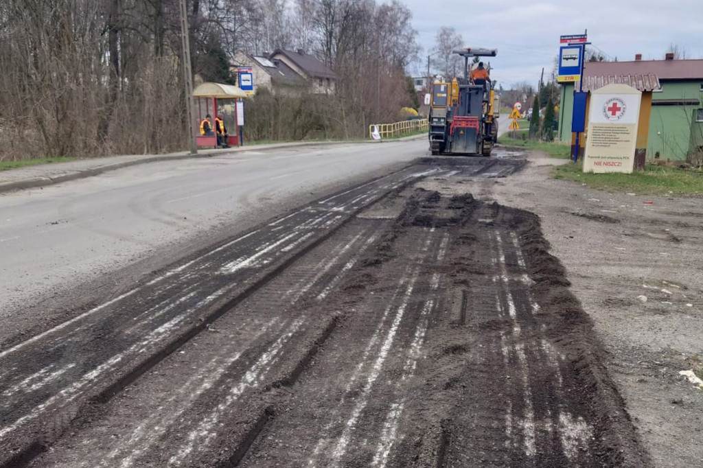 Nadszedł czas cudów. Rozpoczęli łatanie dróg