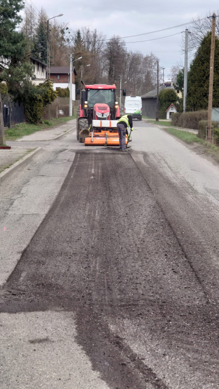 Nadszedł czas cudów. Rozpoczęli łatanie dróg