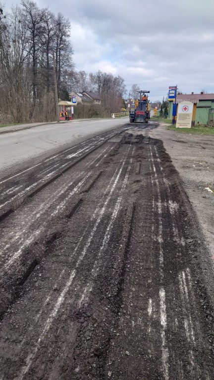 Nadszedł czas cudów. Rozpoczęli łatanie dróg