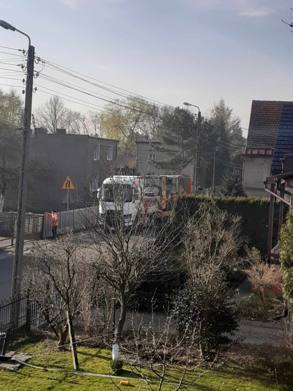 Nadszedł czas cudów. Rozpoczęli łatanie dróg