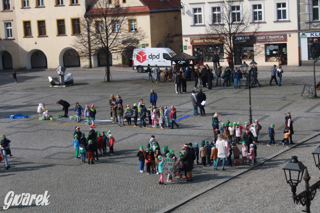 Tarnowskie Góry. Topili marzanny w basenie [FOTO]