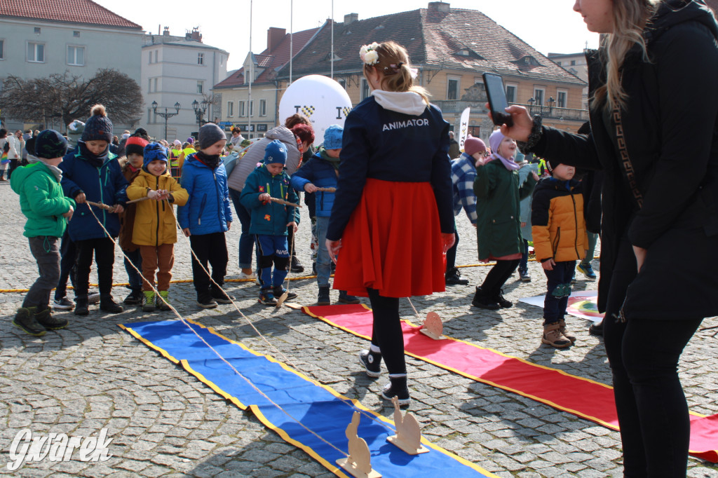 Tarnowskie Góry. Topili marzanny w basenie [FOTO]