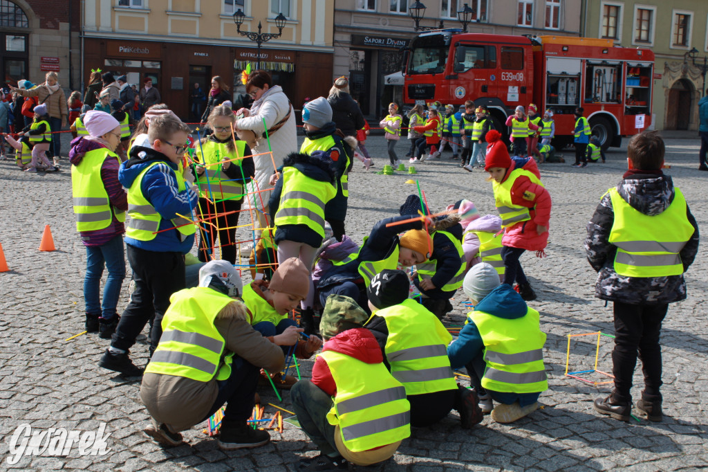 Tarnowskie Góry. Topili marzanny w basenie [FOTO]