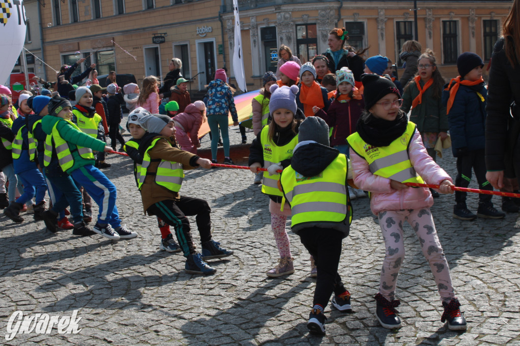 Tarnowskie Góry. Topili marzanny w basenie [FOTO]