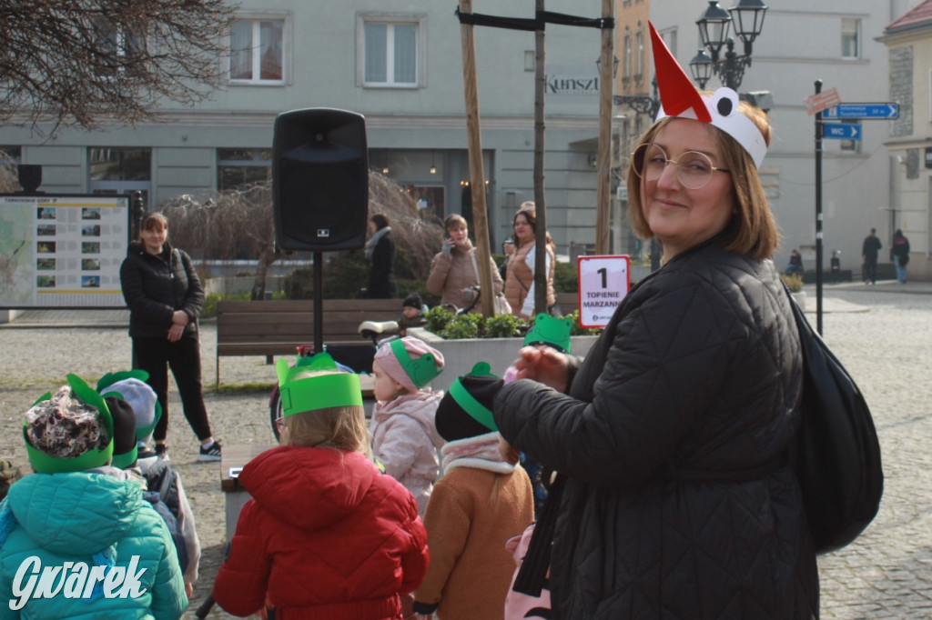 Tarnowskie Góry. Topili marzanny w basenie [FOTO]