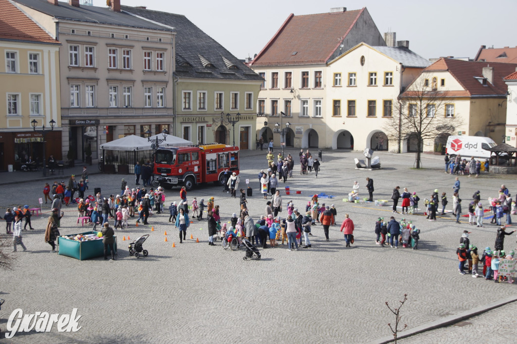 Tarnowskie Góry. Topili marzanny w basenie [FOTO]