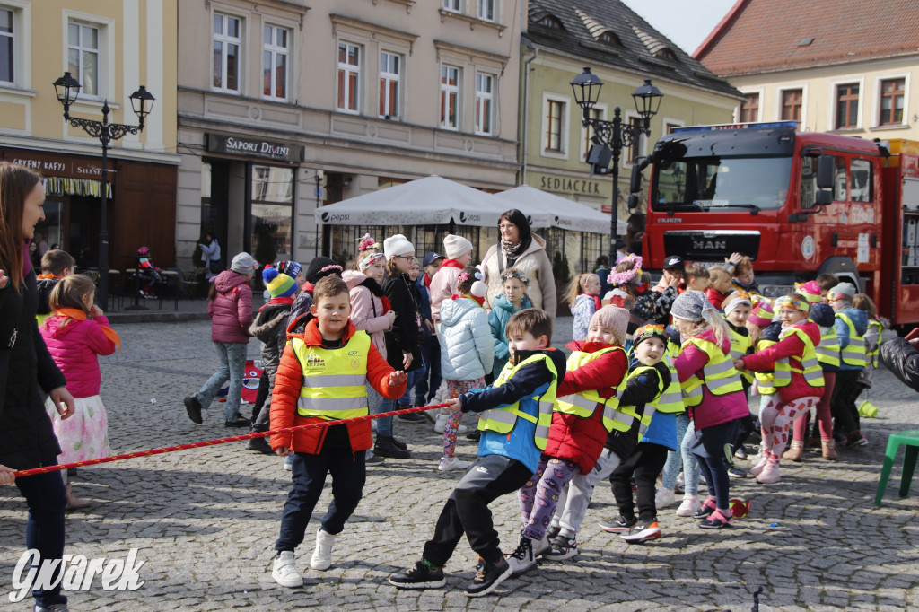 Tarnowskie Góry. Topili marzanny w basenie [FOTO]