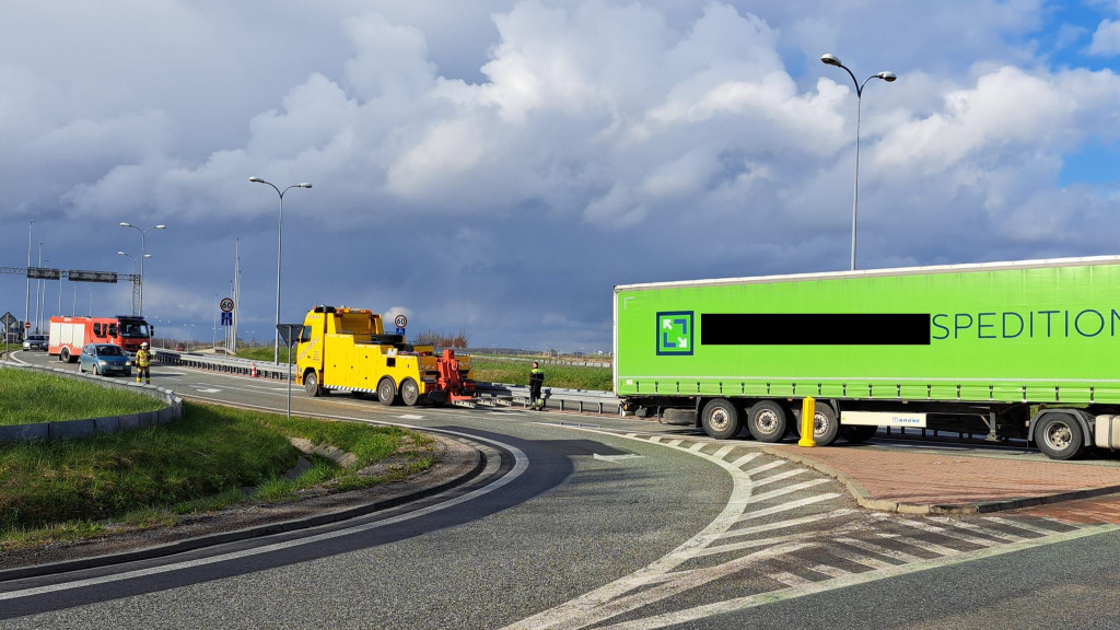 Zderzenie ciężarówki z osobówką