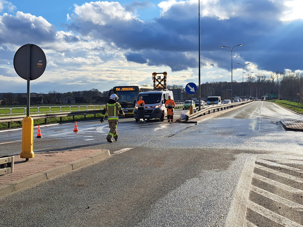 Zderzenie ciężarówki z osobówką