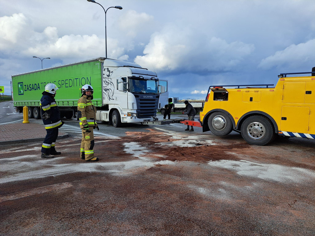 Zderzenie ciężarówki z osobówką