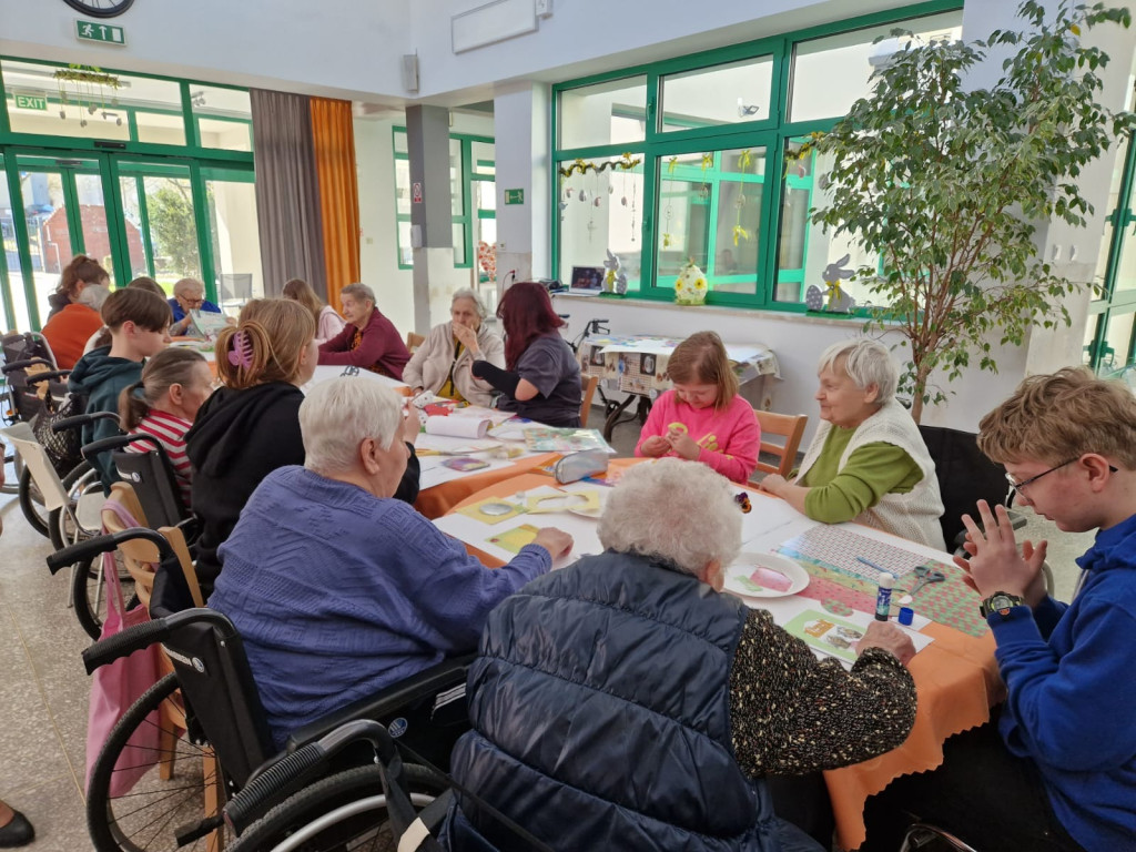 Młodzi ze Świerklańca u seniorów z Tarnowskich Gór [FOTO]