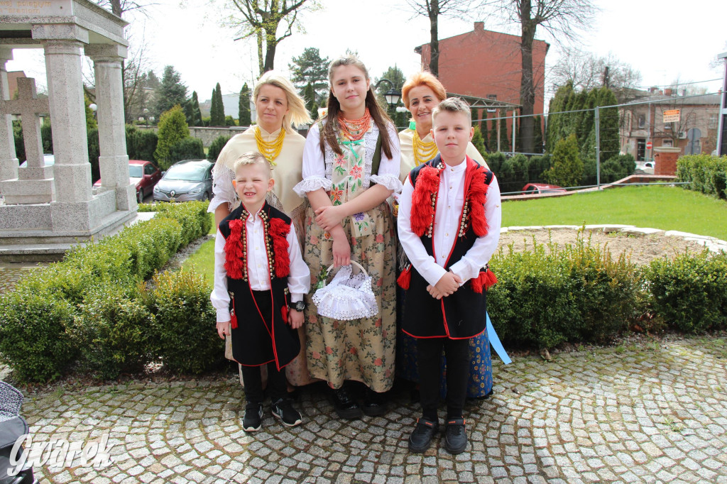 Tak to robi Radzionków. Święcenie pokarmów w śląskich strojach