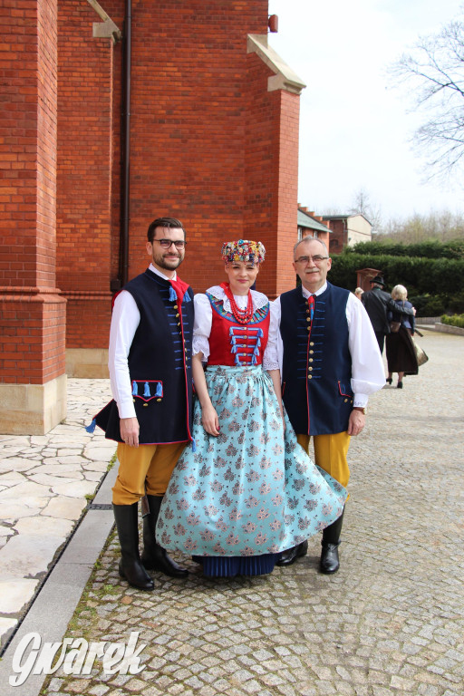 Tak to robi Radzionków. Święcenie pokarmów w śląskich strojach