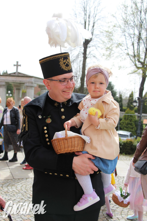 Tak to robi Radzionków. Święcenie pokarmów w śląskich strojach
