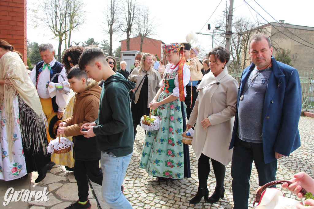 Tak to robi Radzionków. Święcenie pokarmów w śląskich strojach