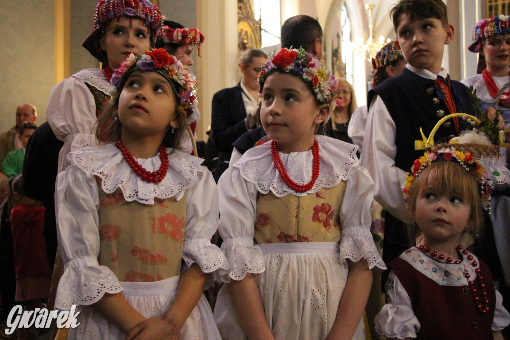 Tak to robi Radzionków. Święcenie pokarmów w śląskich strojach