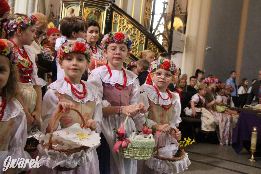 Tak to robi Radzionków. Święcenie pokarmów w śląskich strojach