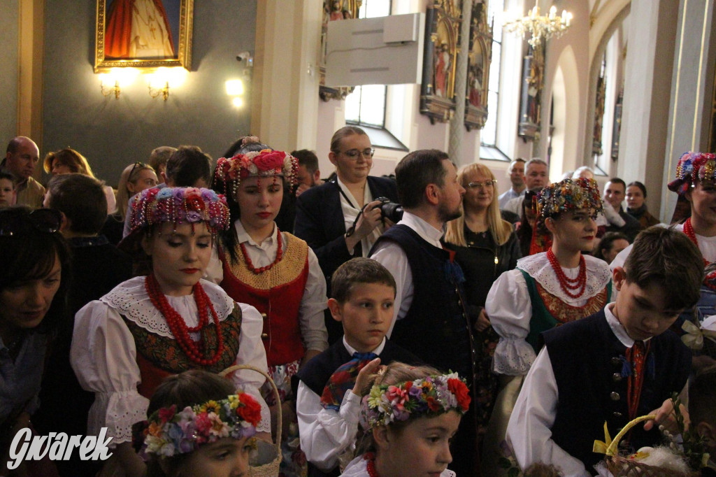 Tak to robi Radzionków. Święcenie pokarmów w śląskich strojach