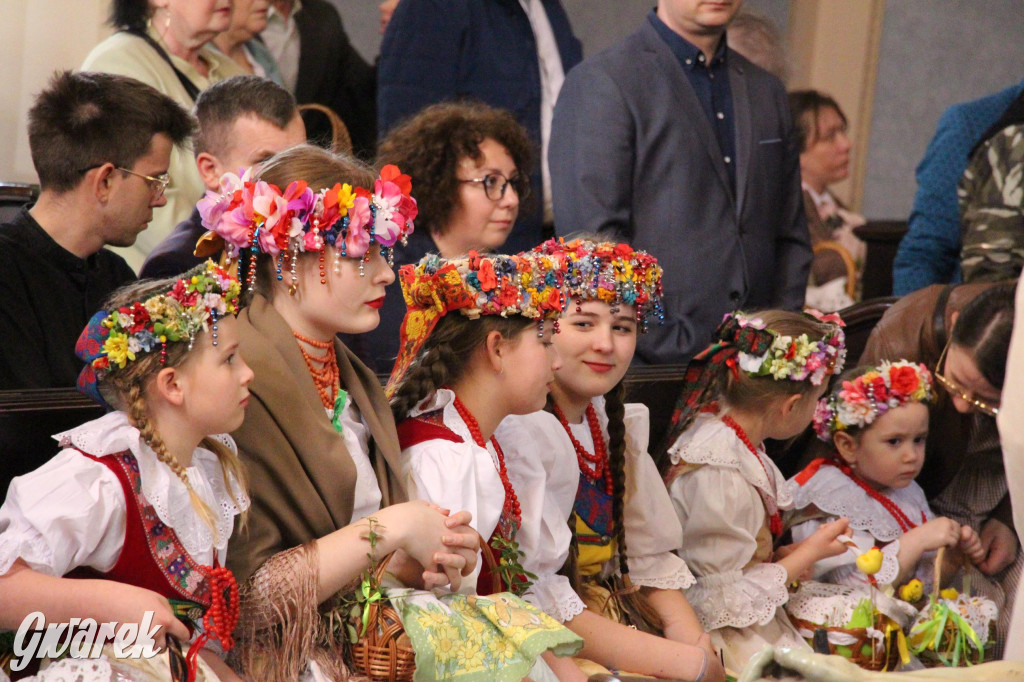 Tak to robi Radzionków. Święcenie pokarmów w śląskich strojach