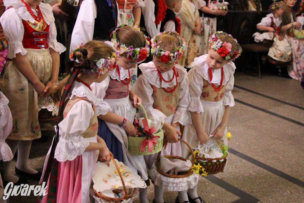 Tak to robi Radzionków. Święcenie pokarmów w śląskich strojach