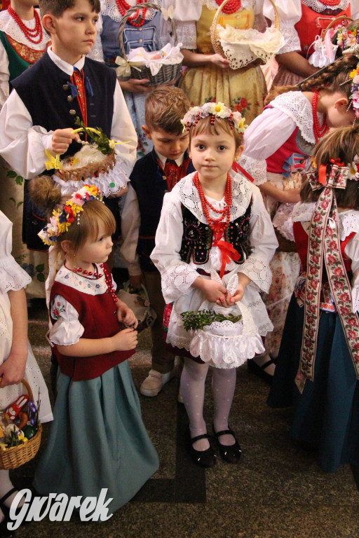 Tak to robi Radzionków. Święcenie pokarmów w śląskich strojach
