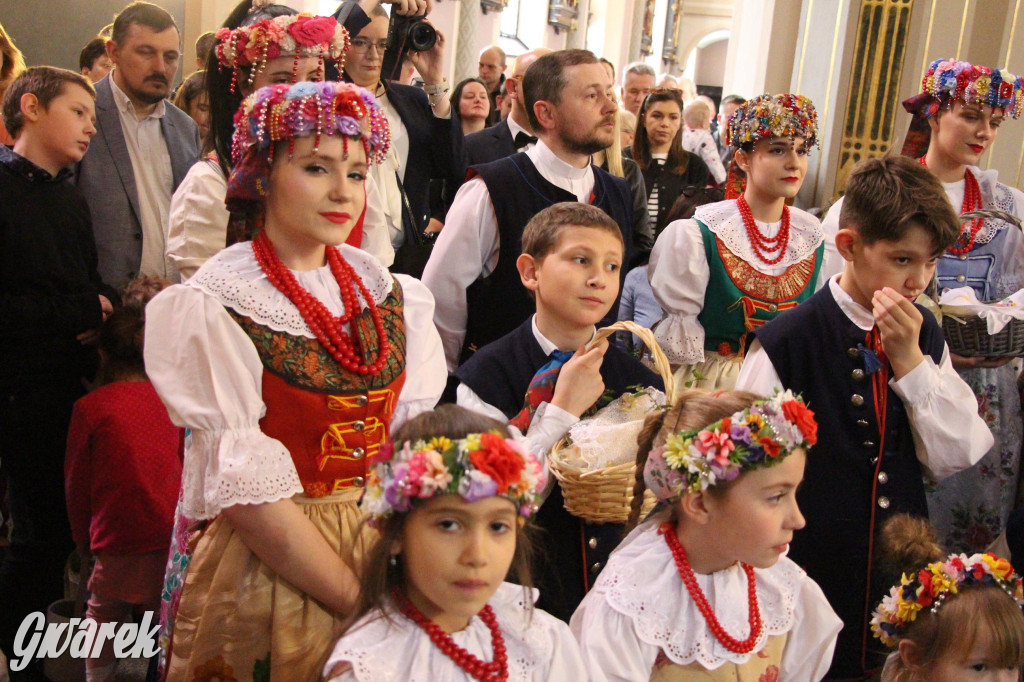 Tak to robi Radzionków. Święcenie pokarmów w śląskich strojach