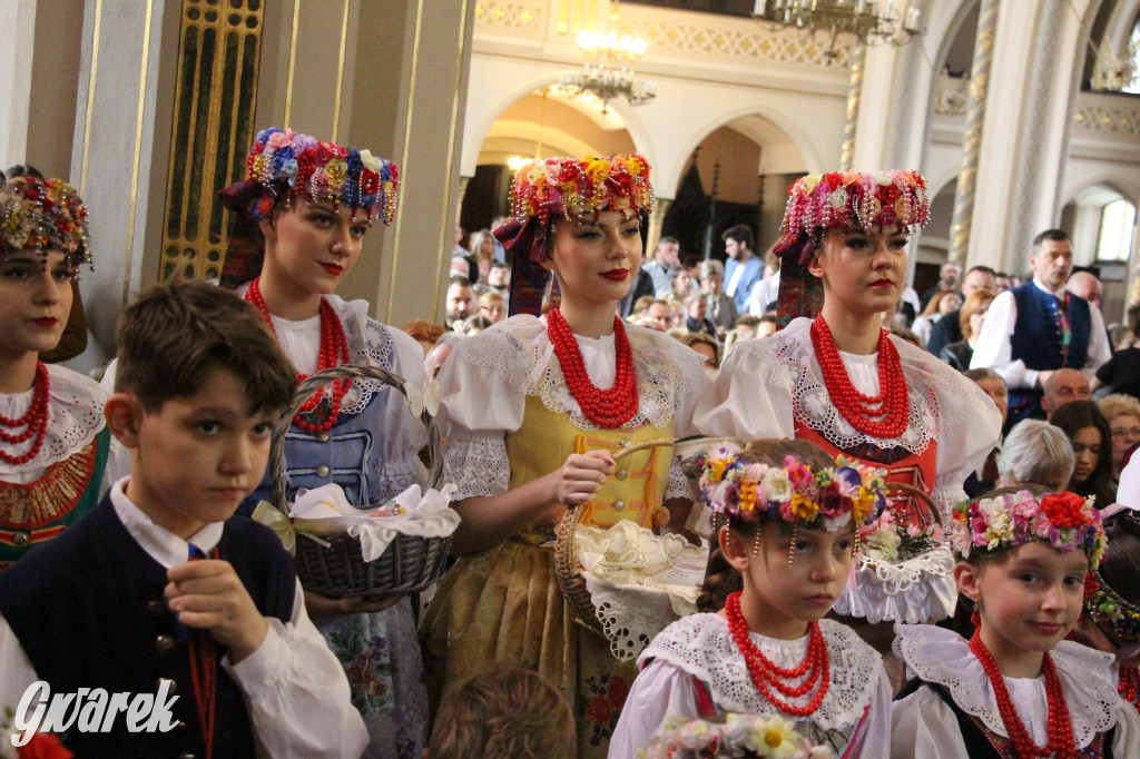 Tak to robi Radzionków. Święcenie pokarmów w śląskich strojach