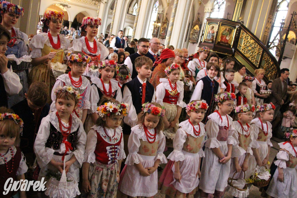 Tak to robi Radzionków. Święcenie pokarmów w śląskich strojach