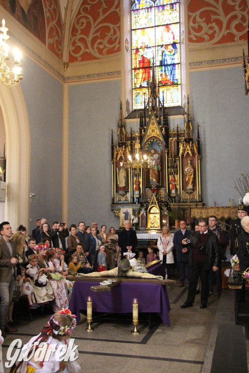 Tak to robi Radzionków. Święcenie pokarmów w śląskich strojach