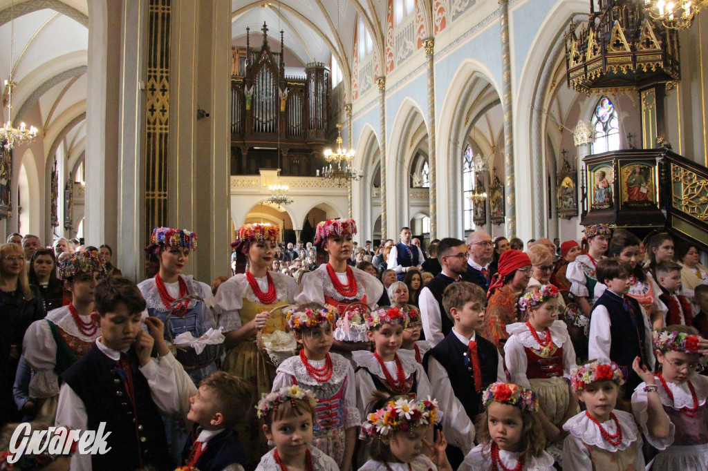 Tak to robi Radzionków. Święcenie pokarmów w śląskich strojach