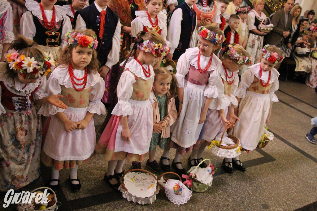 Tak to robi Radzionków. Święcenie pokarmów w śląskich strojach