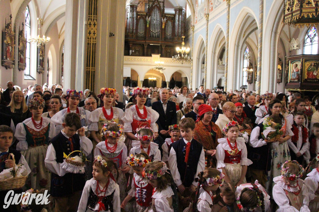 Tak to robi Radzionków. Święcenie pokarmów w śląskich strojach