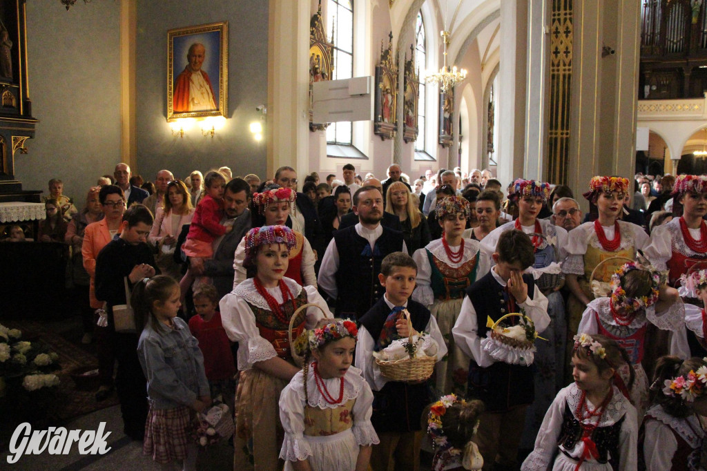 Tak to robi Radzionków. Święcenie pokarmów w śląskich strojach