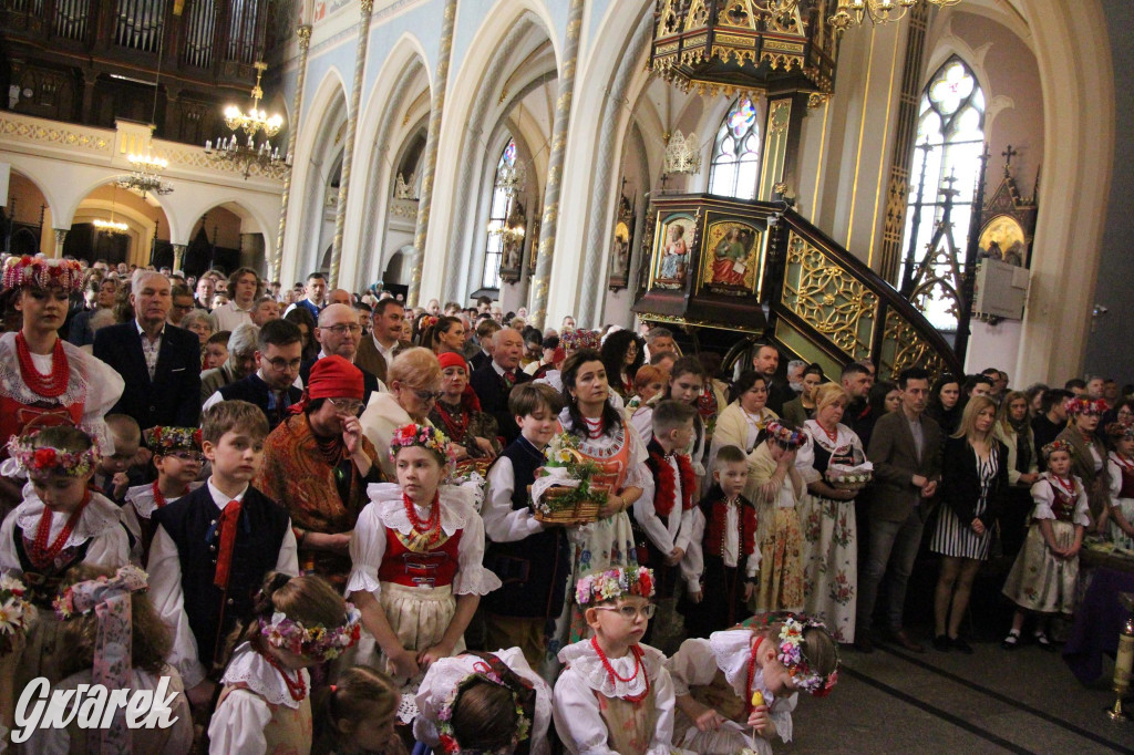 Tak to robi Radzionków. Święcenie pokarmów w śląskich strojach
