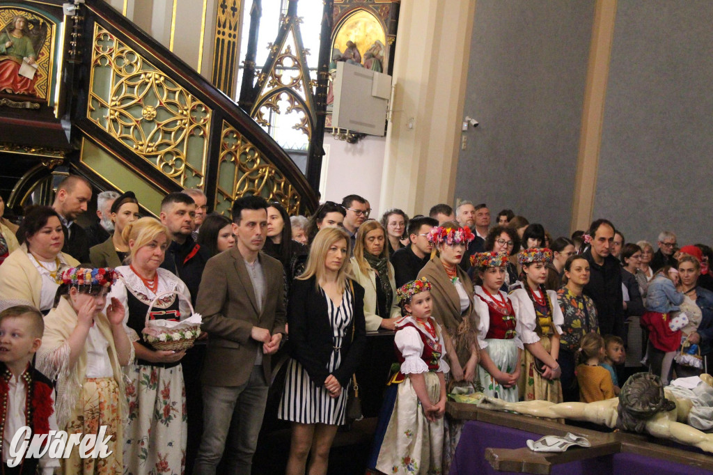 Tak to robi Radzionków. Święcenie pokarmów w śląskich strojach