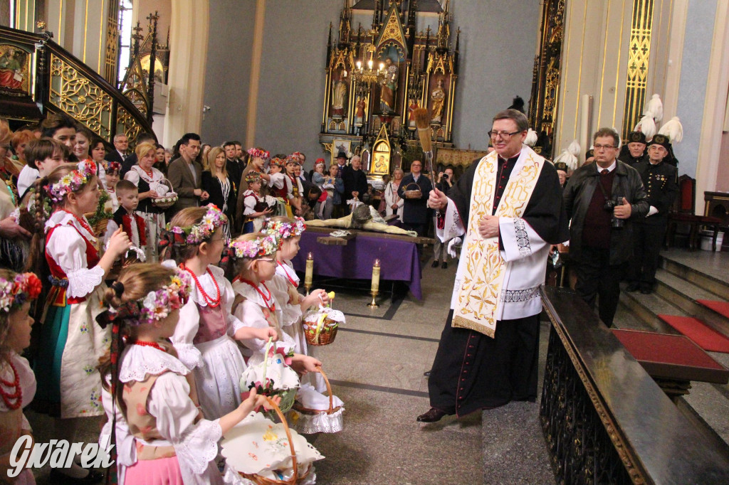 Tak to robi Radzionków. Święcenie pokarmów w śląskich strojach