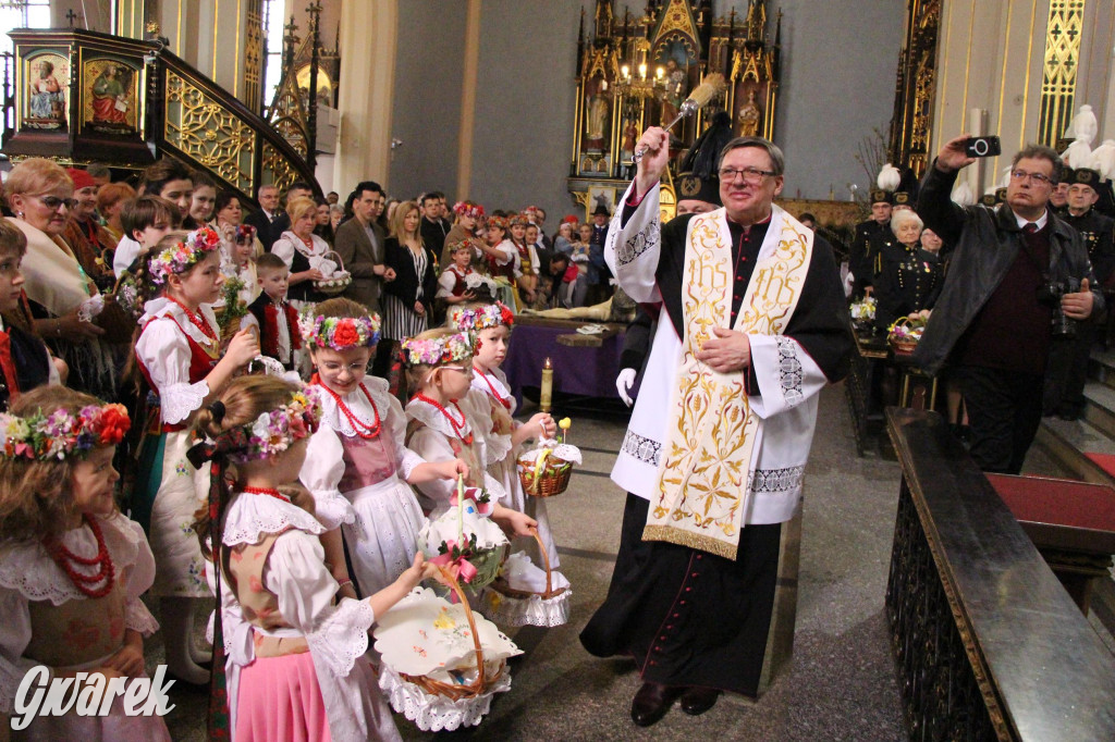 Tak to robi Radzionków. Święcenie pokarmów w śląskich strojach