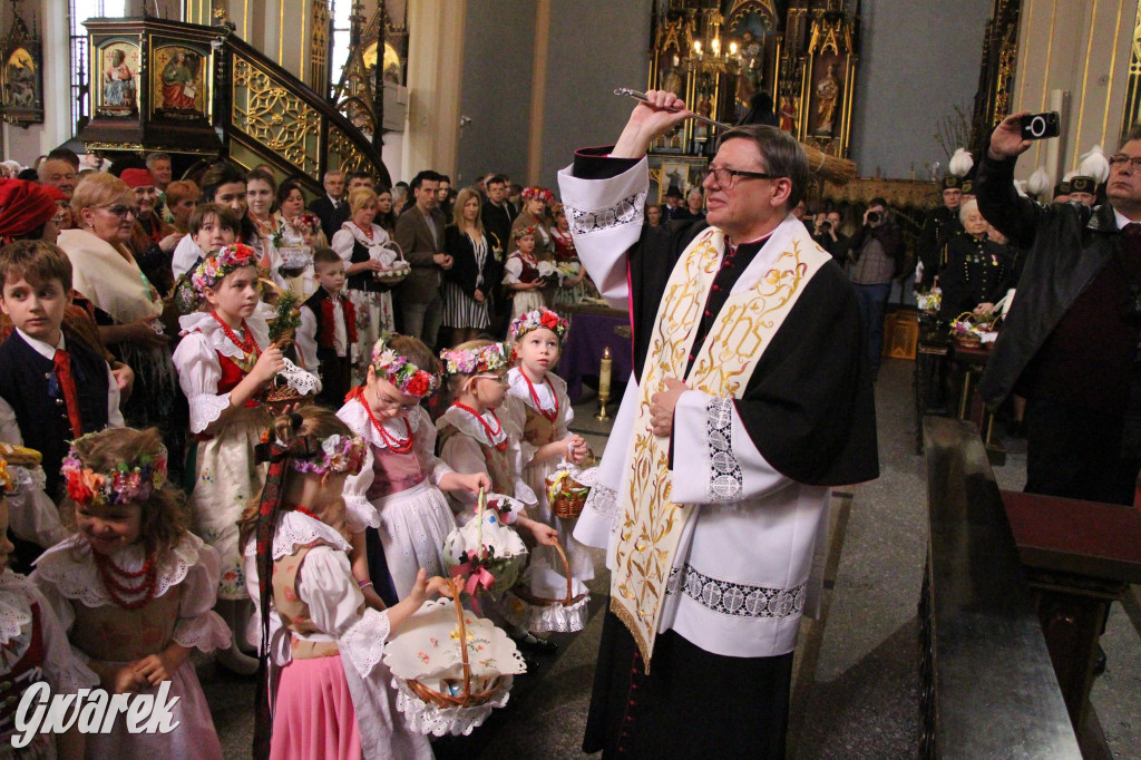 Tak to robi Radzionków. Święcenie pokarmów w śląskich strojach