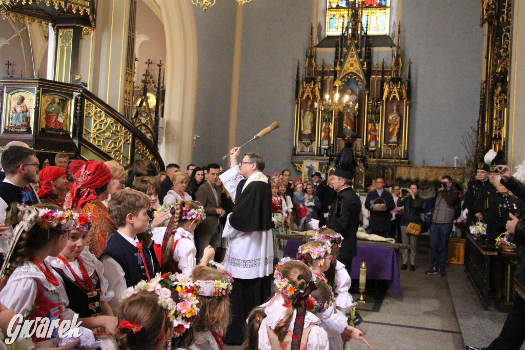 Tak to robi Radzionków. Święcenie pokarmów w śląskich strojach