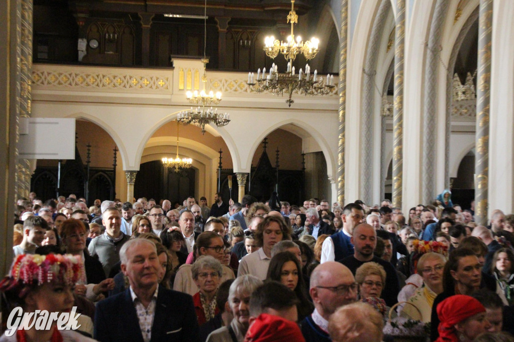 Tak to robi Radzionków. Święcenie pokarmów w śląskich strojach