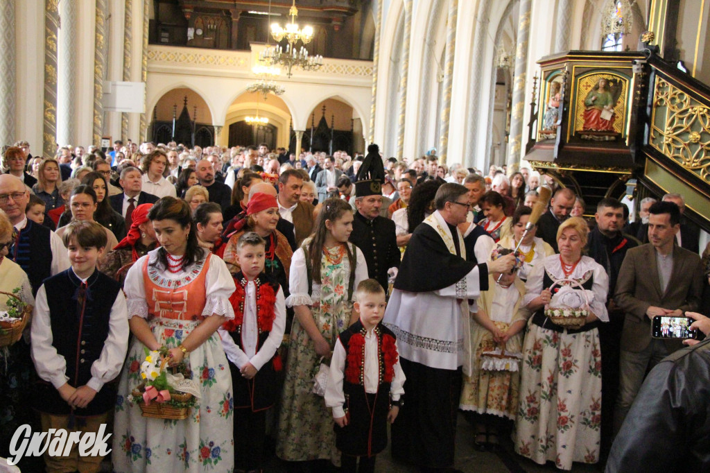 Tak to robi Radzionków. Święcenie pokarmów w śląskich strojach