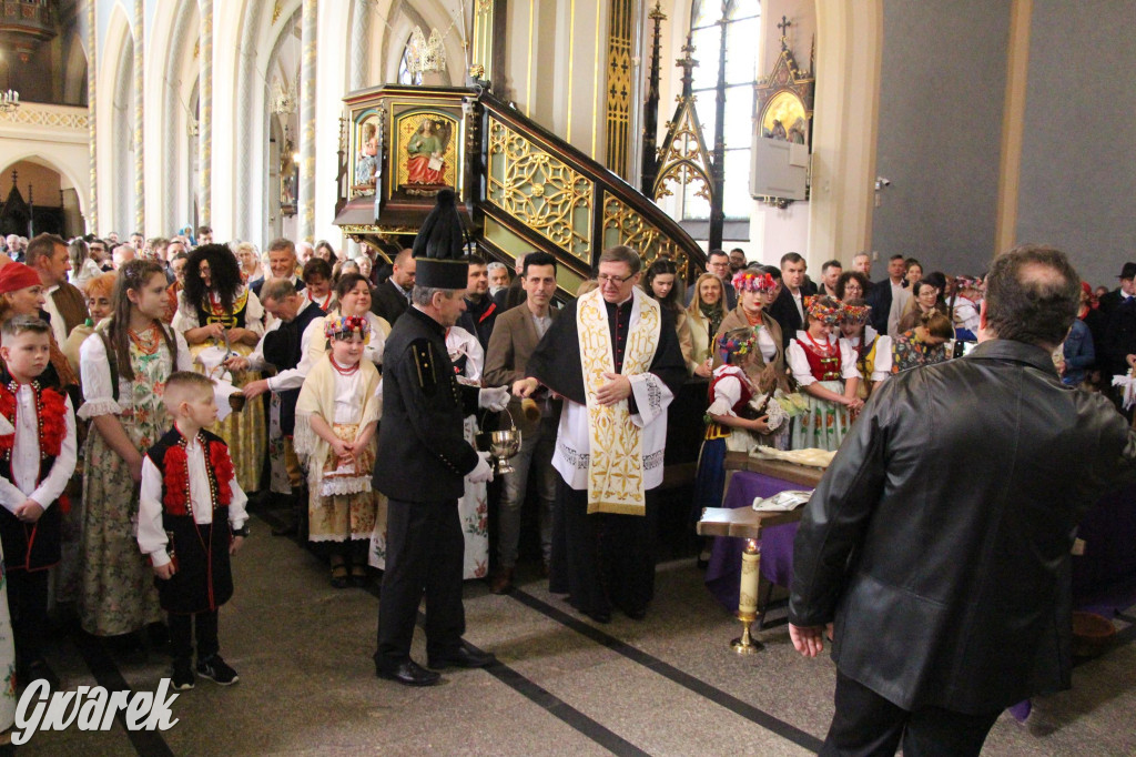Tak to robi Radzionków. Święcenie pokarmów w śląskich strojach