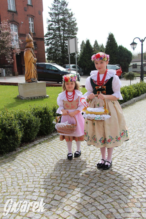 Tak to robi Radzionków. Święcenie pokarmów w śląskich strojach